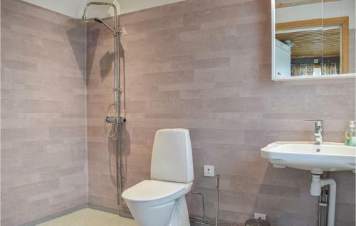 Stunning Home In M�rlunda With Wifi And 6 Bedrooms
