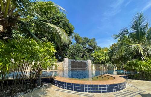 Oasis Garden Villa With Pool!