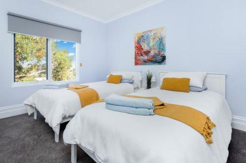 Seaview House, Sleeps 6, 3 Bedroom, Ocean Views