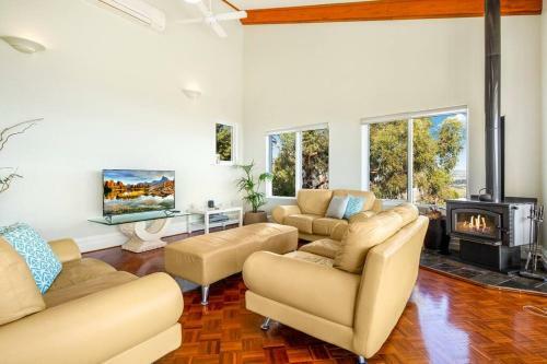 Seaview House, Sleeps 6, 3 Bedroom, Ocean Views
