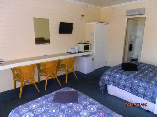 Opal Motel