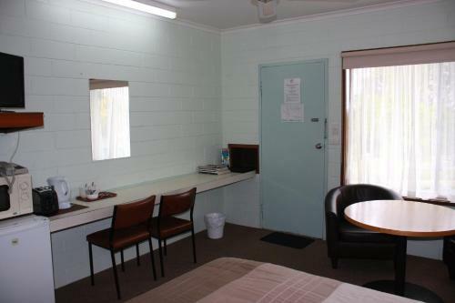 Opal Motel
