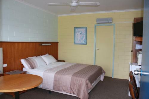 Opal Motel