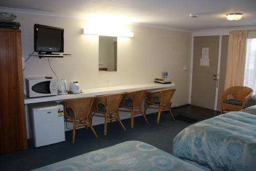 Opal Motel