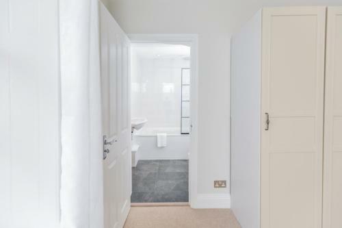 32 Evesham Road - By Luxury Apartment