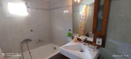 Liland Summer Cottage Lefkandi