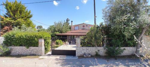 Liland Summer Cottage Lefkandi