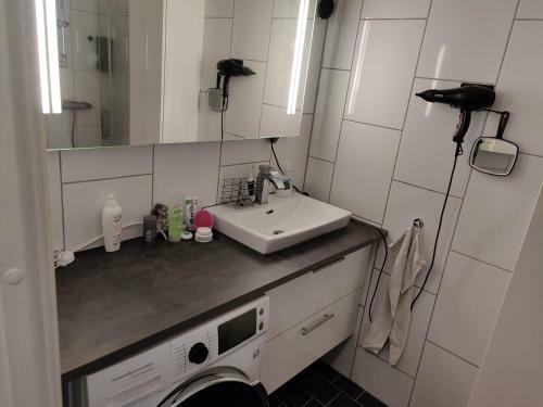 Comfy, Relaxing Full Apartment