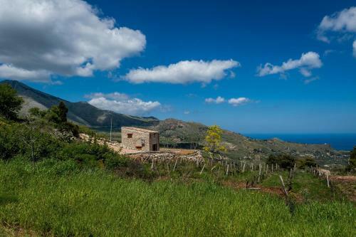 Villa Stone Walls With Jacuzzi