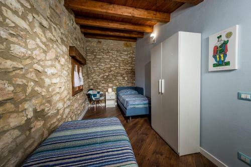 Villa Stone Walls With Jacuzzi