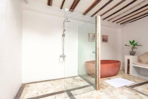 Unique Villa In Canggu With Big Garden And Pool