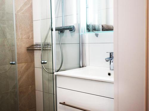 Inviting Apartment In D�sseldorf With Parking