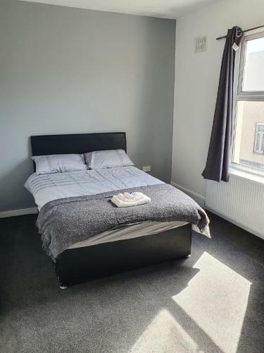 Modern 4 Bed House Near City Center