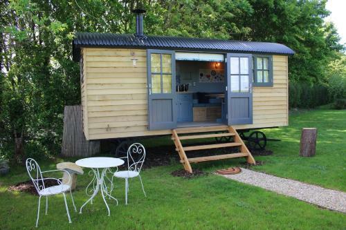 Sanford Escapes - Shepherds Hut & Hot Tub