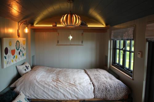 Sanford Escapes - Shepherds Hut & Hot Tub