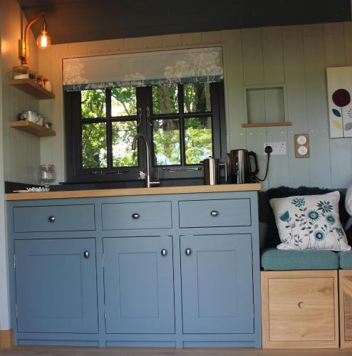 Sanford Escapes - Shepherds Hut & Hot Tub