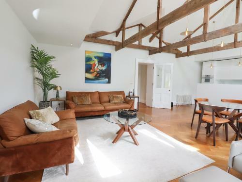 Apartment 3 Royal Dart