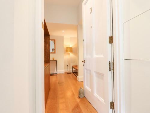 Apartment 3 Royal Dart