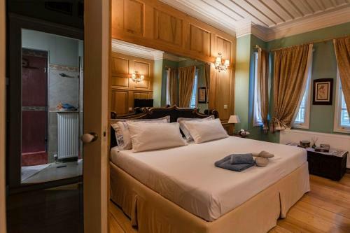 3br Venetian-style Villa In Mytilene City Centre