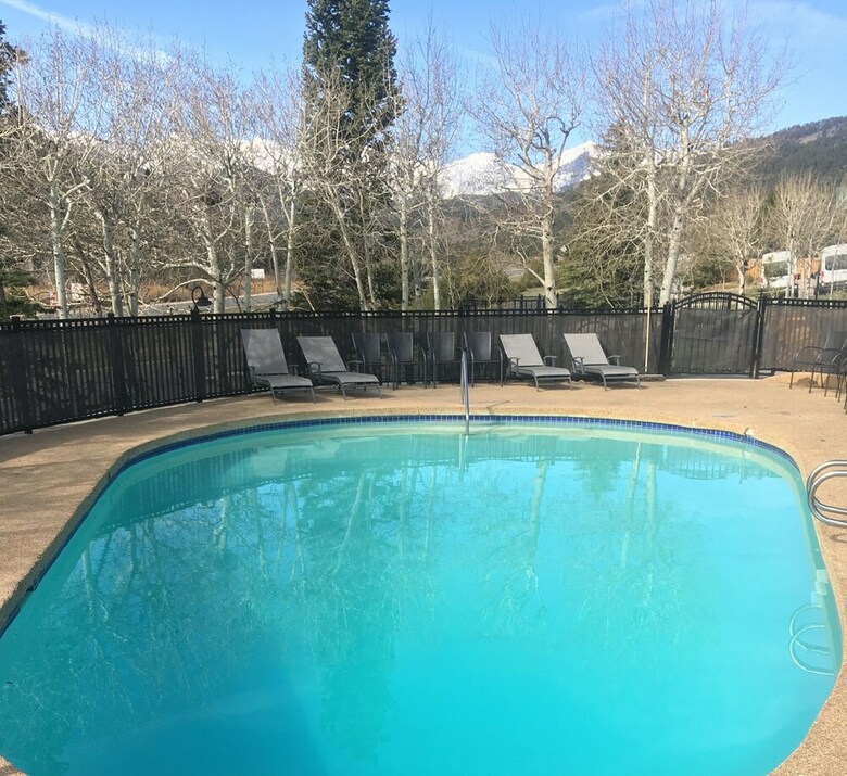 Motel Alpine Trail Ridge Inn