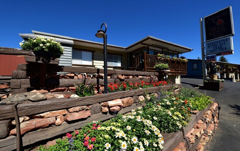 Motel Alpine Trail Ridge Inn
