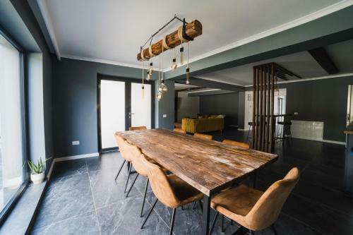Voronet Noir Chalet
