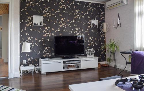 Stunning Home In Halltorp With Wifi And 3 Bedrooms