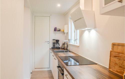 Stunning Home In Str�mstad W/ Wifi And 3 Bedrooms
