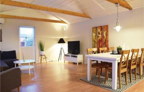 Three-bedroom Holiday Home In Timmernabben