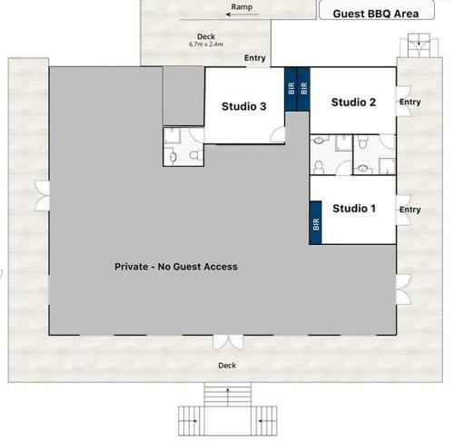 Hostal Galbraith Beach Studios