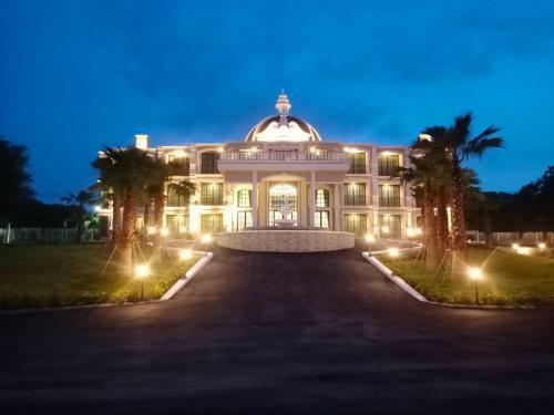 Grand Lord Hotel & Resident