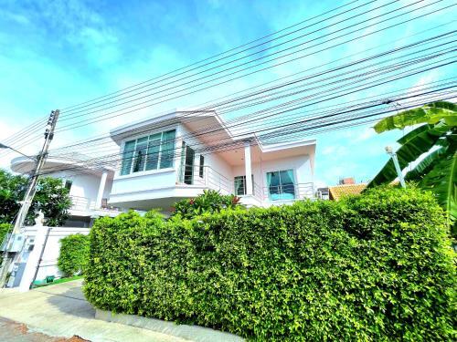 The Uni Pool Villa 1