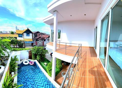 The Uni Pool Villa 1