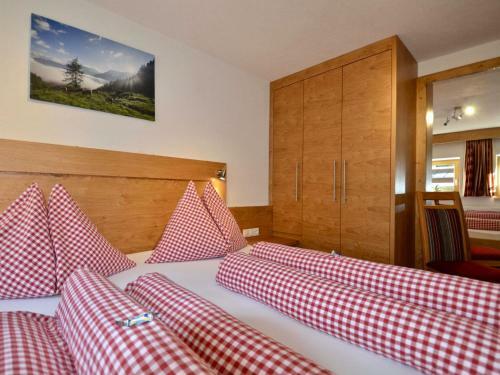 Stunning Apartment In Umhausen With Terrace