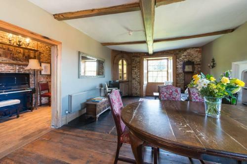 Beautifully Historic Manor House - The East Wing