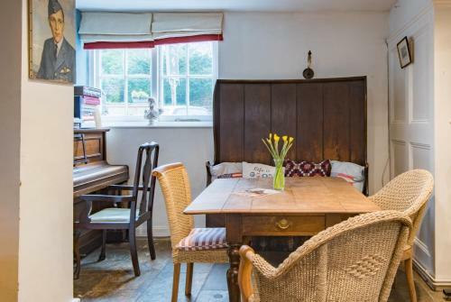 The White Cliffs Retreat - Coastal Village Lodge