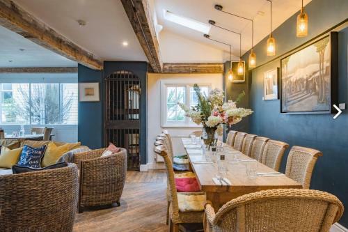 The White Cliffs Retreat - Coastal Village Lodge