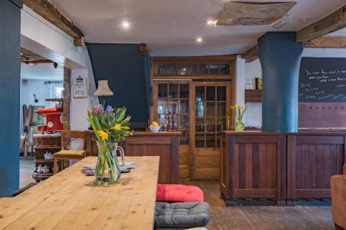 The White Cliffs Retreat - Coastal Village Lodge