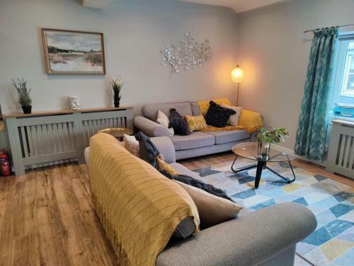 New Fabulous 2bd Maisonette Dunfermline, Fife