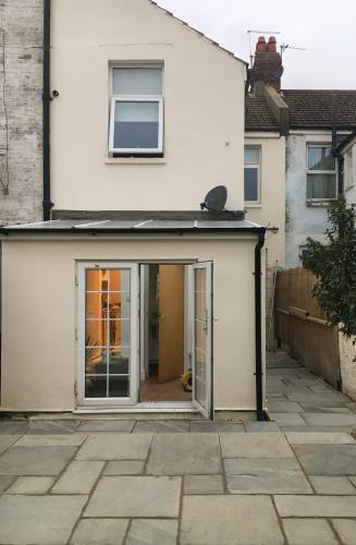 Welcoming 4 Bed Holiday Home In Eastbourne