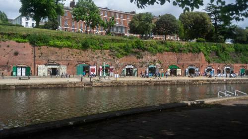 Charming Quayside Apartment In Exeter, Devon