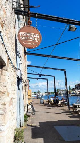 Charming Quayside Apartment In Exeter, Devon