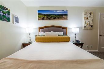 Posada The Vendange Carmel Inn & Suites