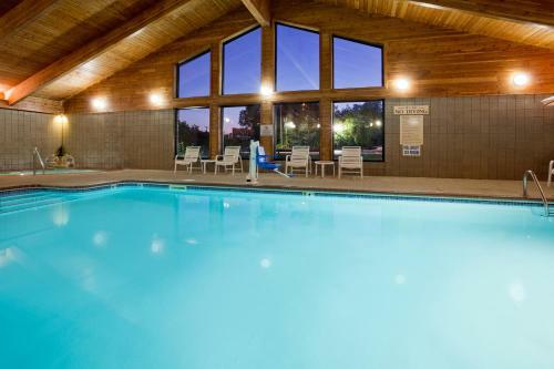 Hotel Americinn By Wyndham Menominee
