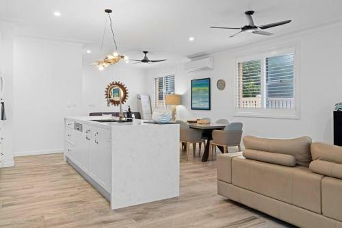 Blissful Beachfront Pad / Blue Bay