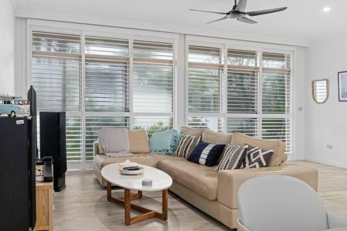 Blissful Beachfront Pad / Blue Bay