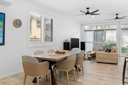 Blissful Beachfront Pad / Blue Bay