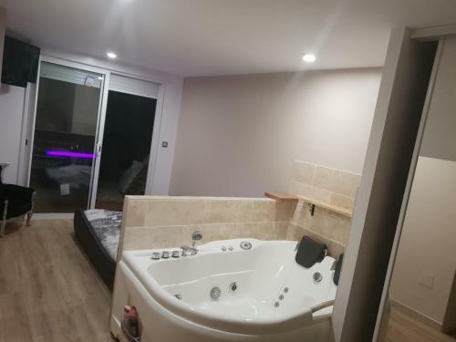 Villa 8p Piscine+ Spa+clim+ 4 Sdb Proche Des Plages