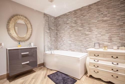 Unique 2 Bedroom Apartment In Glasgow's Park Area
