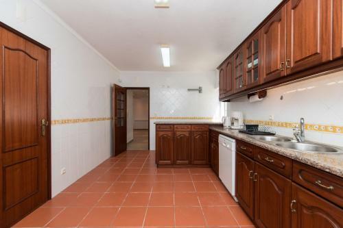 Villa Moradia De 3 Quartos Com A/c E Estacionamento